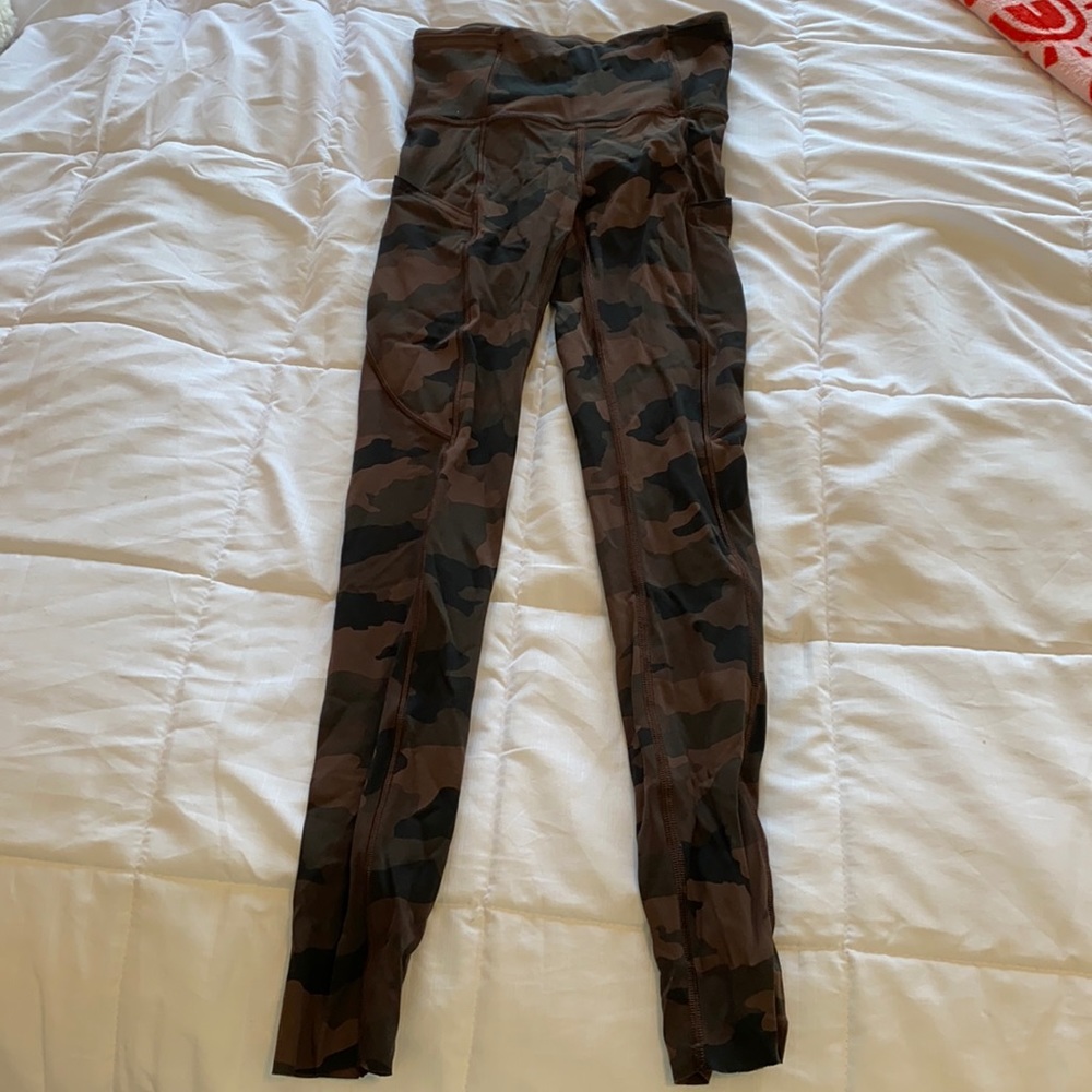 Dark camo Lululemon leggings!